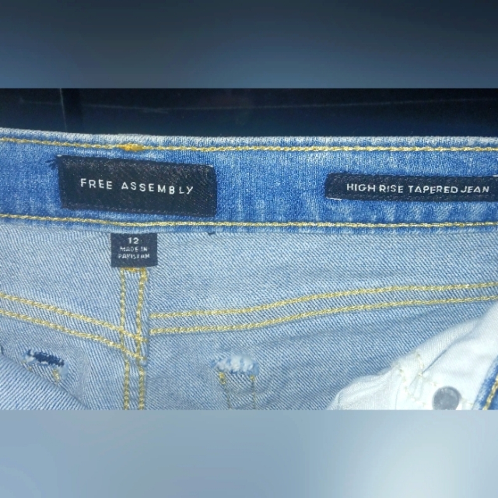 Free Assembly Denim High-Rise Jeans - Picture 3 of 6